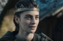 Atriz de ‘The Last Kingdom’ muda de visual para novo filme na Netflix