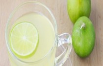 Beber água com limão emagrece? Nutrólogo revela 7 benefícios