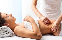 Saiba as diferenças entre as massagens redutora, modeladora e drenagem linfática