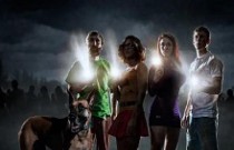 Grupo faz cosplay de personagens de Scooby-Doo em um Apocalipse Zumbi