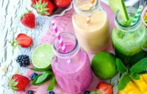 6 receitas de smoothies refrescantes para o verão
