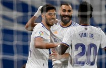 Benzema faz três e elimina PSG da Champions
