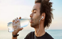 Beber água ajuda a diminuir o risco de insuficiência cardíaca, diz estudo