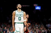 Basquete NBA Celtics dominam Heat e empatam série