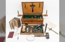Misterioso kit matador de vampiros é leiloado por US$ 15.600