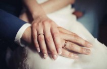 Por que usamos a aliança de casamento no dedo anelar da mão esquerda?