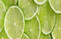 Água com limão emagrece mesmo? 5 mitos da alimentação saudável