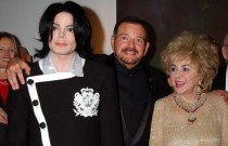 Família de Michael Jackson atordoada pela confissão de drogas da ex-mulher Debbie Rowe