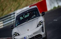 Veja o Porsche Taycan no circuito de Nürburgring