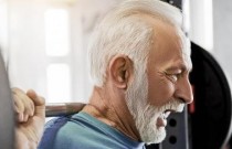 Levantamento de peso na velhice faz mais do que apenas manter músculos fortes