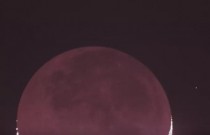 Meteorito colidiu com a Lua; veja o clarão!