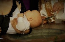 Padre batiza bebê com ácido após confundir líquido com água