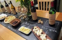 Como montar uma mesa de queijos e vinhos