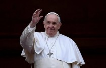 Porque os católicos não devem desrespeitar o papa?