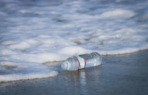 Aumento ‘sem precedentes’ de resíduos plásticos oceânicos está piorando