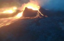 ‘Nascimento’ de vulcão é flagrado por câmeras aéreas; veja!