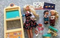 Especialistas alarmados com Barbies gratuitas dadas às escolas primárias do Reino Unido