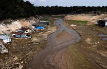 'Sem água não tem vida': Seca na Amazônia brasileira aumenta o temor pelo futuro