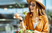 Como construir saladas saudáveis ​​para o seu plano de perda de peso