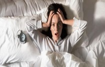 Dormir menos de 5 horas aumenta risco de depressão, aponta estudo
