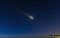 Por que meteoritos brilham na atmosfera: Explicação científica do fenômeno luminoso