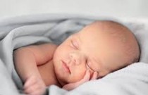 Bebê dada como morta 'ressuscita' no funeral, mas morre uma semana depois