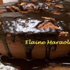 Bolo de cenoura mesclado com cobertura de chocolate, experimente!