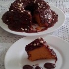 Bolo de cenoura com laranja e cobertura de chocolate, experimente!