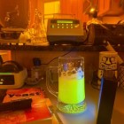 Cientista gera debate ético ao produzir "cerveja vacinal" em cozinha doméstica