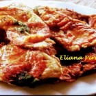Bifes empanados com farinha e presunto, fritos em óleo quente, experimente!