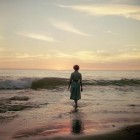 Misteriosas fotos de duas mulheres na praia