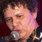 Johnny Bahia: do palco às redes sociais, a trajetória do artista nordestino