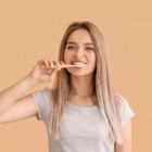 7 hábitos comuns que podem danificar os dentes
