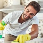 Homens que limpam a casa são mais felizes