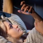 Uso do celular antes de dormir afeta sono e bem-estar, alerta especialista