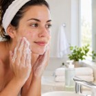 Acne: 10 cuidados diários para reduzir cravos e espinhas