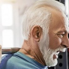 Levantamento de peso na velhice faz mais do que apenas manter músculos fortes