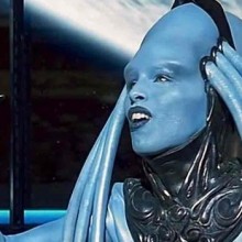 Saiba quem era a atriz por trás da alienígena no filme ‘O Quinto Elemento’
