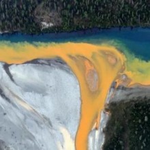 Derretimento do parmafrost com metal tóxico deixa rios do Alasca laranjas e ácidos