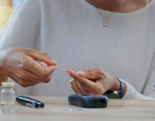 Mulher é curada de diabetes após transplante com células reprogramadas em laboratório