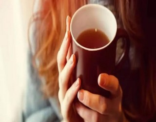 Chás para curar a insônia: 6 ervas que melhoram seu sono