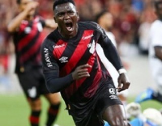 Athletico-PR vence o Botafogo de goleada e assume a vice-liderança do Brasileirão