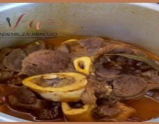 Saboroso e suculento ossobuco com polenta, confira!