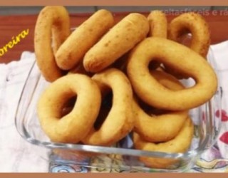 Biscoito de polvilho frito com apenas 3 ingredientes, confira!