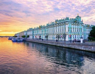 O Hermitage é um grande museu localizado, em São Petersburgo, na Rússia.