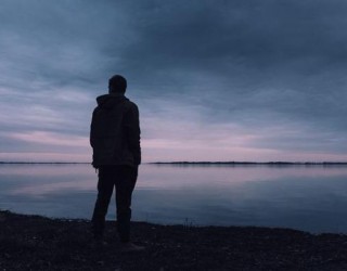 Como buscar forças em Deus diante das más notícias: esperança e fé nos tempos difíceis