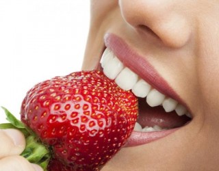 8 Alimentos que Podem Ajudar a Deixar os Dentes Mais Brancos