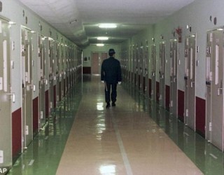 Homem que ficou 40 anos no corredor da morte é libertado