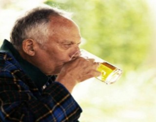 Como saber se a pessoa é alcoólatra ou apenas um bebedor social?