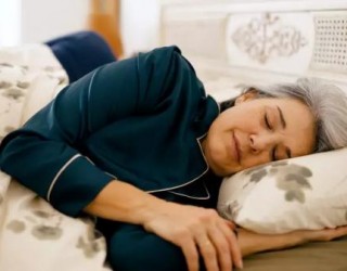 Dormir entre 6 e 8 horas por noite pode favorecer um envelhecimento mais saudável